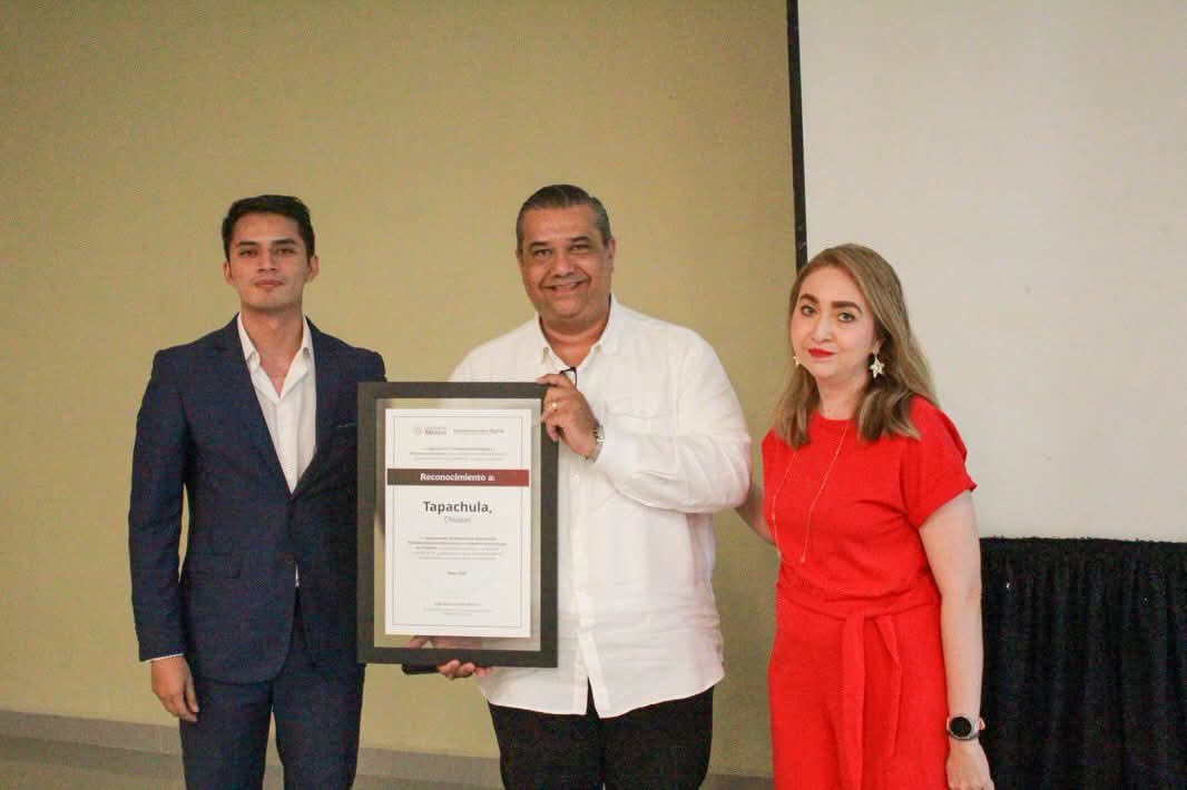 Entrega de reconocimiento de la ATDT al municipio de Tapachula